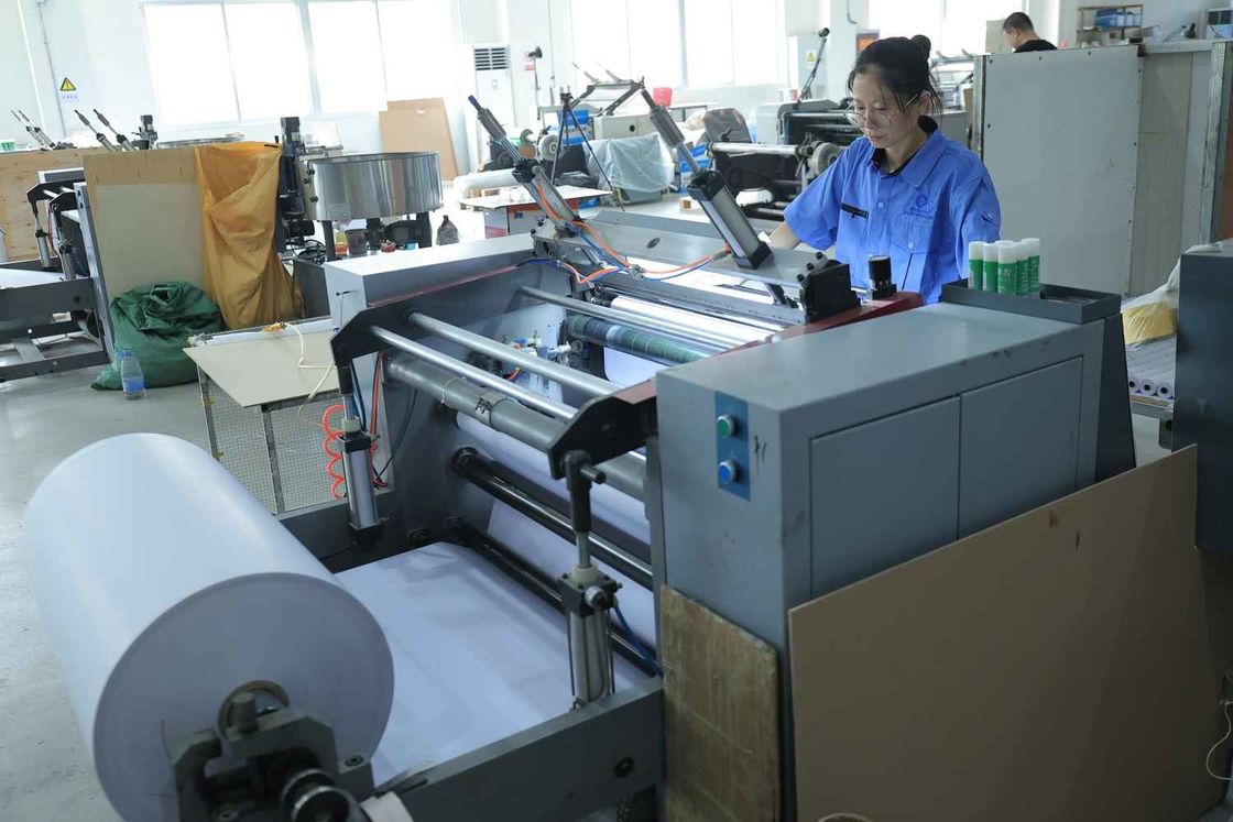 Thermal Small Roll Slitting Machine Durable Operating Life Long Using Period High Accuracy